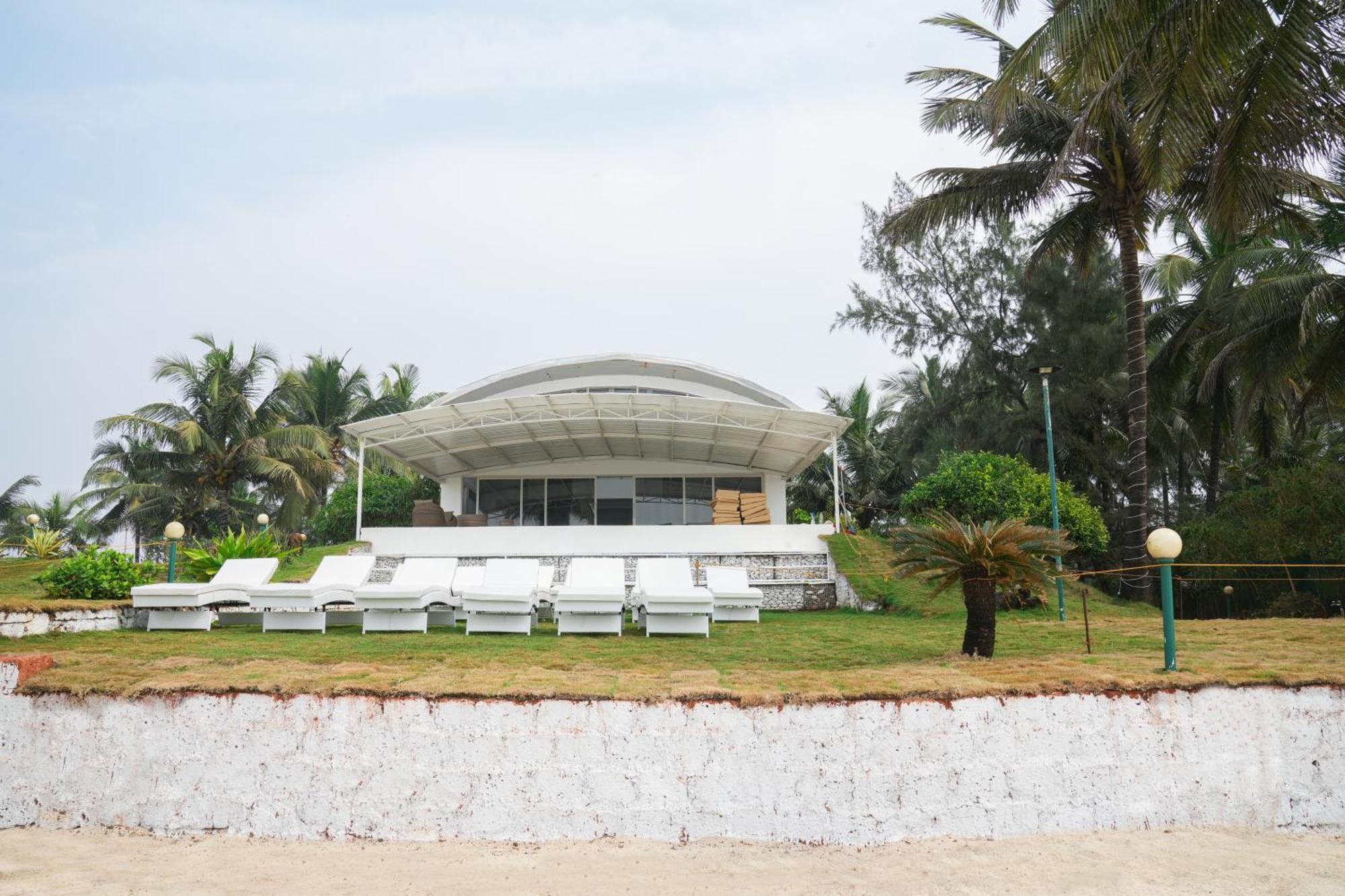 Regenta Beach House Resort, Goa Бенаулим Екстериор снимка